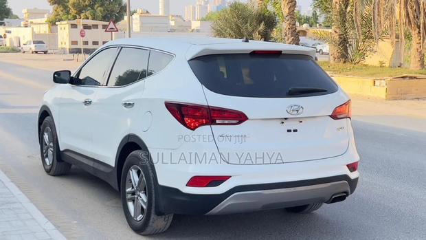 Hyundai Santa Fe SE FWD 2018 White