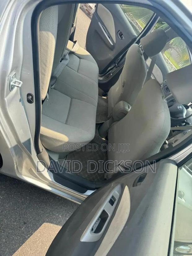 Toyota Belta 2011 Silver