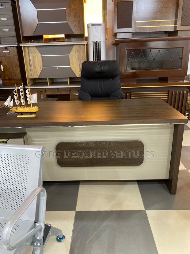 Classic and Authentic 1.6m Executive Office Table · Photo 3
