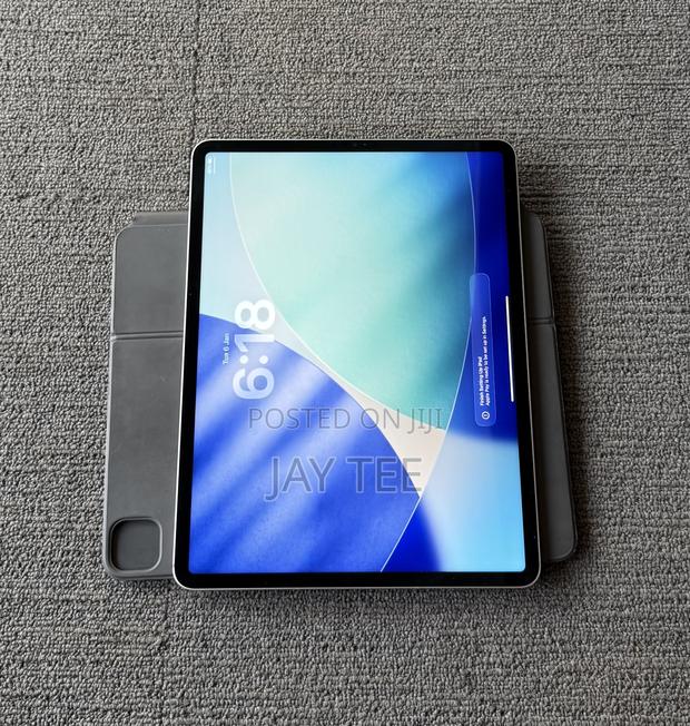 Apple iPad Pro 12.9 (2022) 256 GB Gray