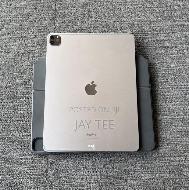 Apple iPad Pro 12.9 (2022) 256 GB Gray
