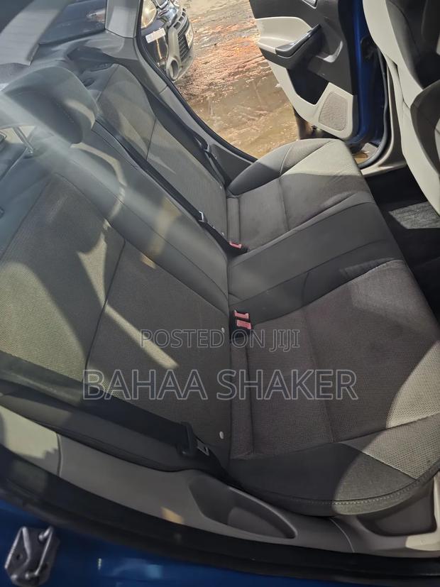 Ford Focus SE 5-Door 2013 Blue photo 2