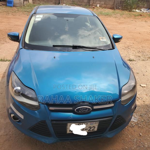 Ford Focus SE 5-Door 2013 Blue photo 3