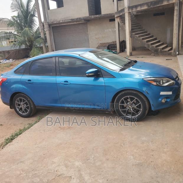 Ford Focus SE 5-Door 2013 Blue photo 5
