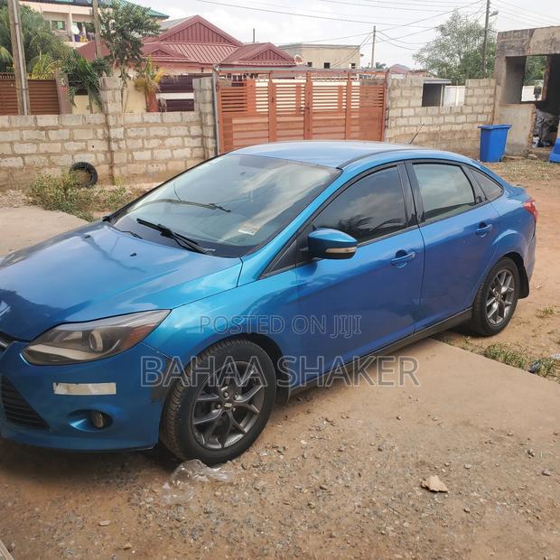 Ford Focus SE 5-Door 2013 Blue photo 6