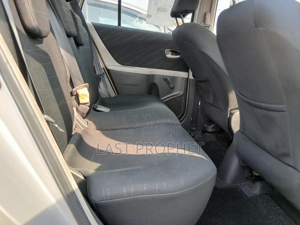 Toyota Yaris Base Hatchback 5dr 2010 Silver photo 20