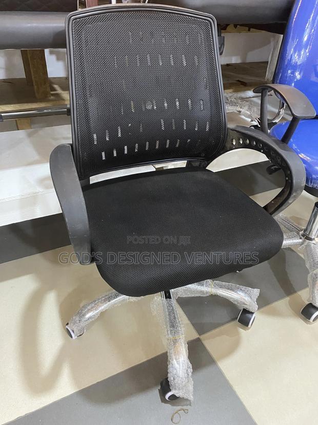 Solid Swivel Chair Without Head