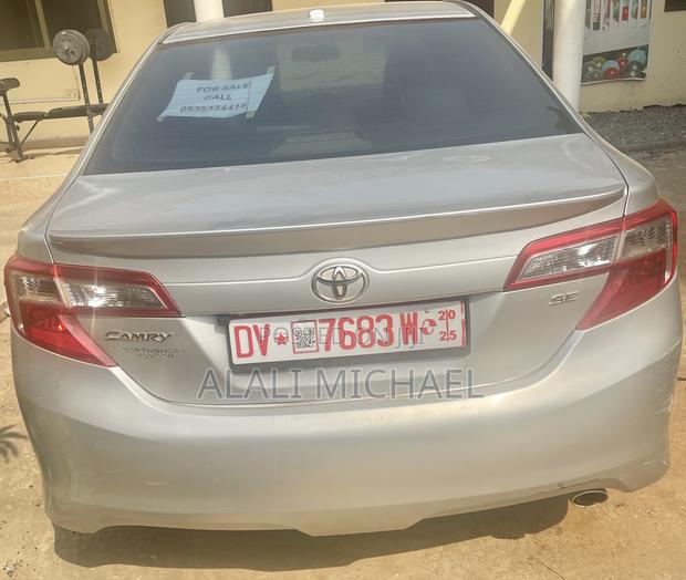 Toyota Camry SE 4dr Sedan (2.5L 4cyl 6A) 2013 Silver photo 5
