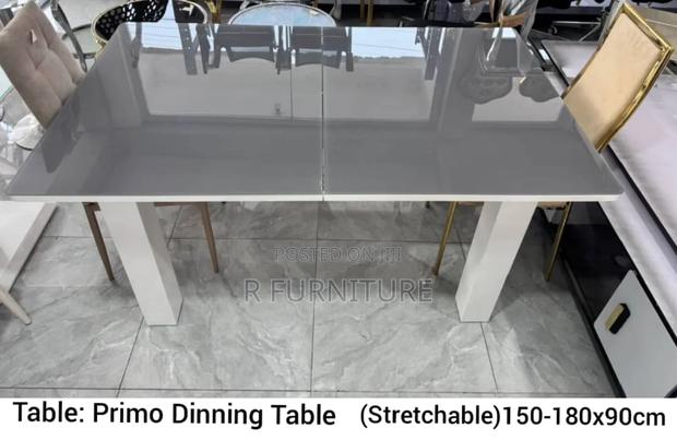 Table With Stretchable Features