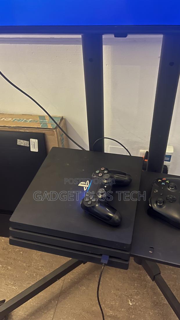 Ps4 Pro 1tb 3 Games Offline 2 Controllers photo 2