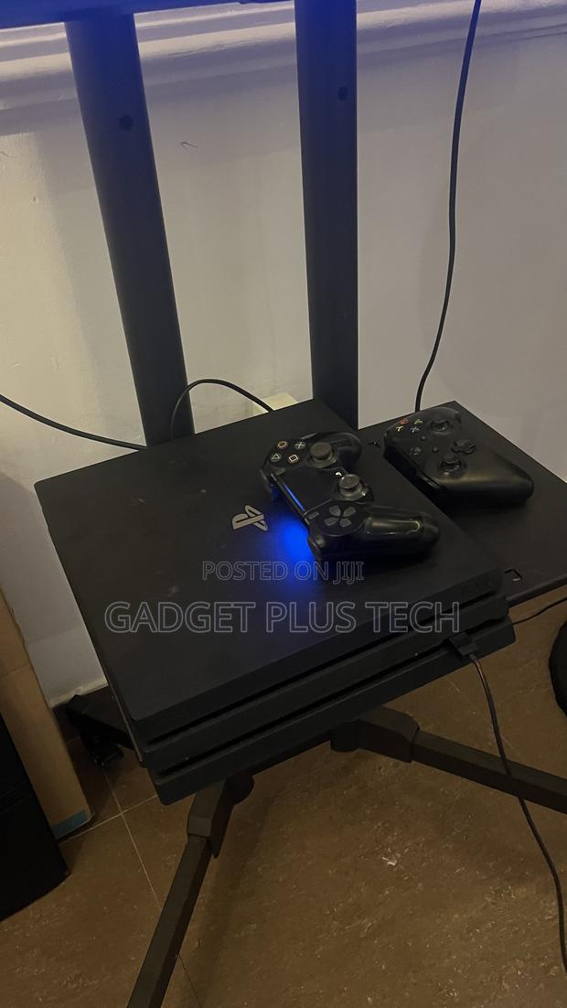 Ps4 Pro 1tb 3 Games Offline 2 Controllers photo 3