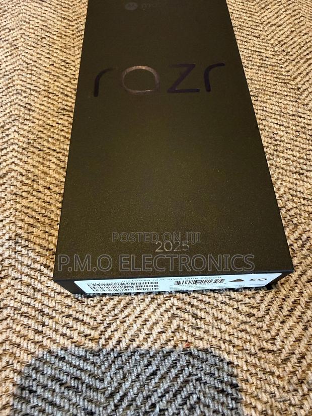 New Motorola Razr 2024 256 GB Blue photo 2