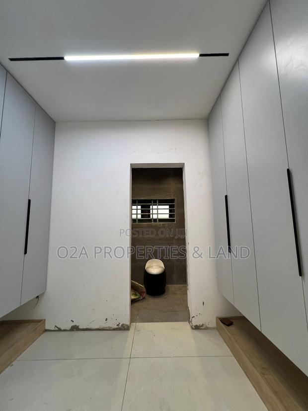 3bdrm Bungalow in East Legon Hills for sale photo 9