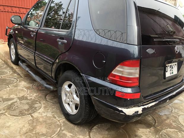 Mercedes-Benz M Class 2003 Blue photo 2