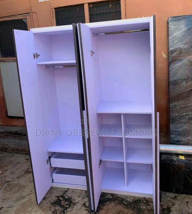 2 in 1 Wardrobe With Two Drawers Going for a Cool Price