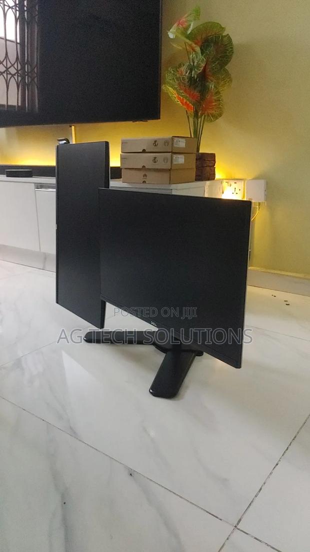 Dell Edgeless 24 Inch Monitor photo 4