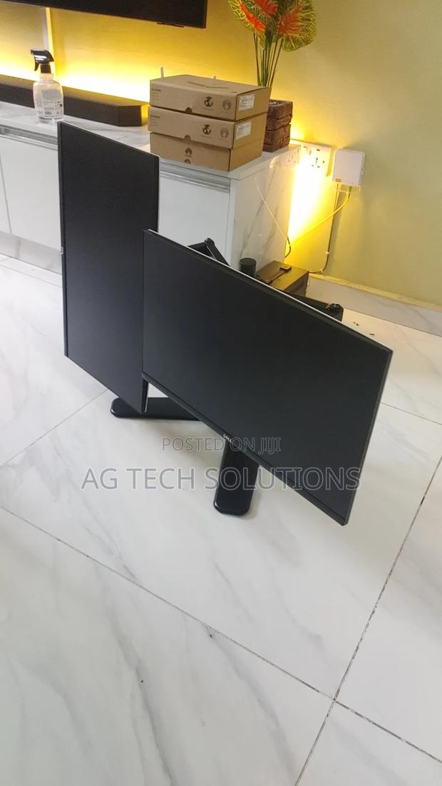 Dell Edgeless 24 Inch Monitor photo 6