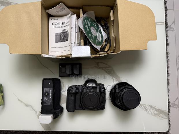Canon Eos 5d Mark Iv With Zoom Lens photo 3