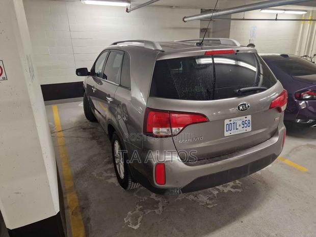 Kia Sorento LX 4dr SUV AWD (2.4L 4cyl 6A) 2015 Silver