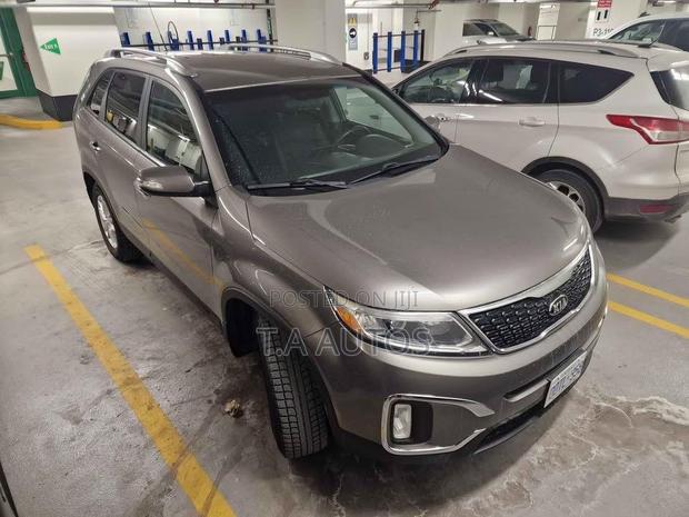 Kia Sorento LX 4dr SUV AWD (2.4L 4cyl 6A) 2015 Silver
