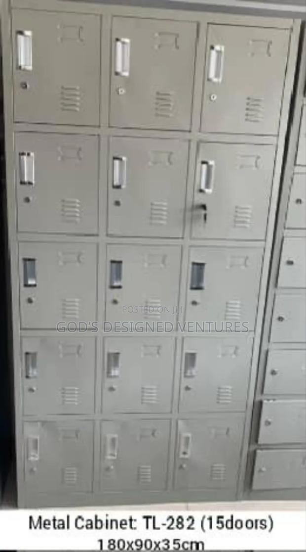 15locker Cabinet · Photo 2