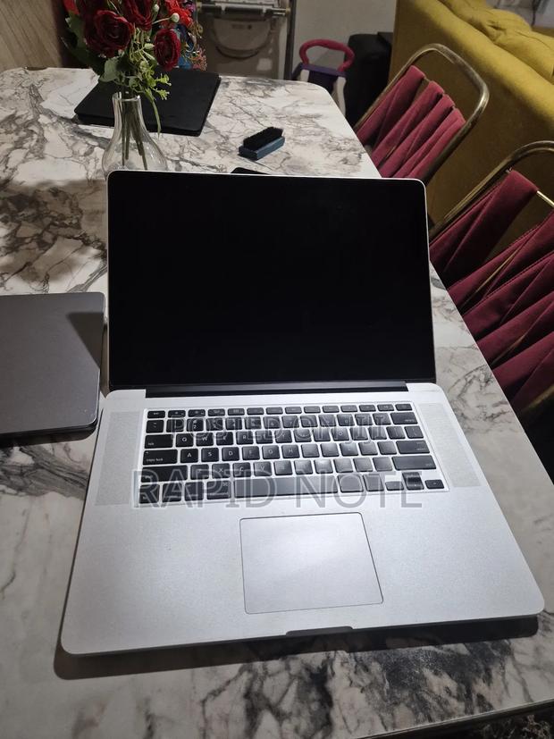 Laptop Apple MacBook Pro 2015 16GB Intel Core I7 SSD 256GB