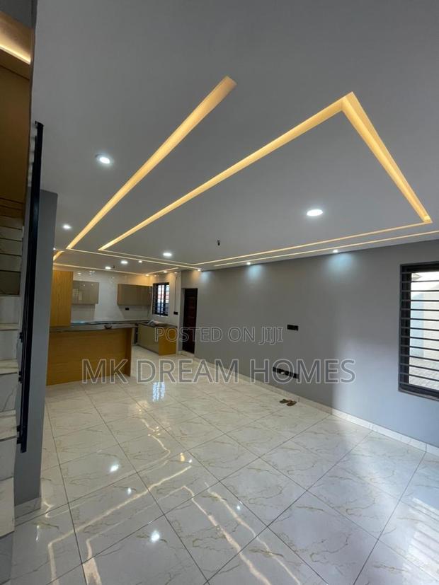 3bdrm House in Lake Side Estate for sale photo 3