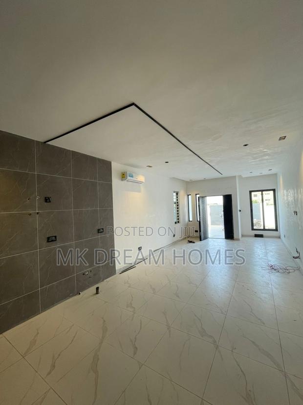 3bdrm House in Lake Side Estate for sale photo 2
