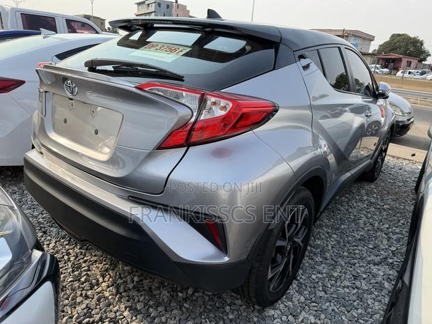 Toyota C-HR 2018 Gray photo 4