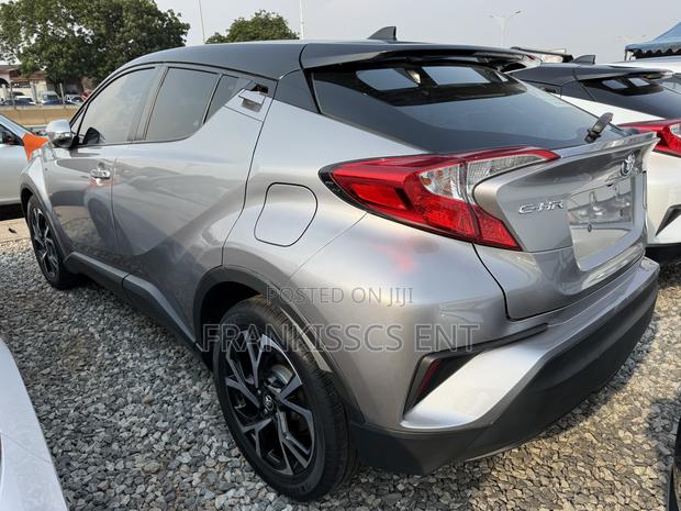 Toyota C-HR 2018 Gray photo 3