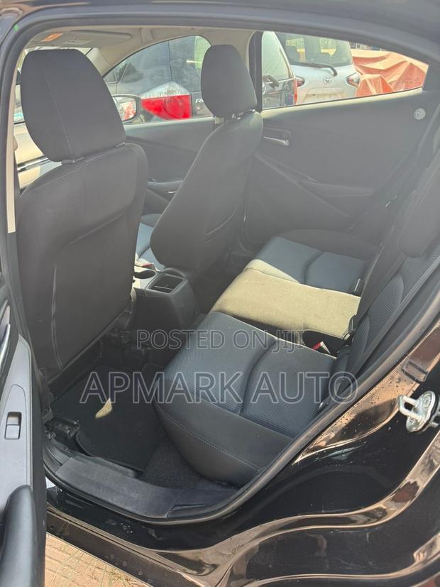 Toyota Yaris iA 1.5 FWD 2017 Black photo 5