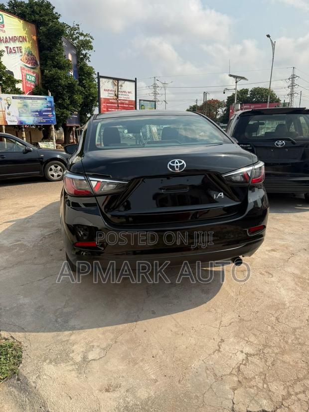 Toyota Yaris iA 1.5 FWD 2017 Black photo 3