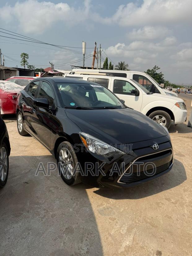 Toyota Yaris iA 1.5 FWD 2017 Black photo 2