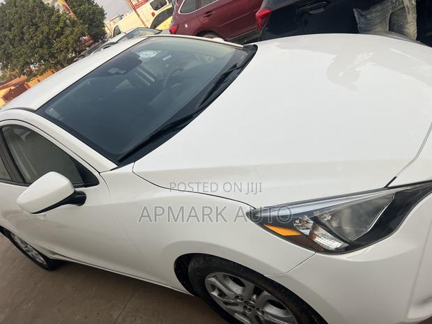 Toyota Yaris iA 1.5 FWD 2018 White photo 2
