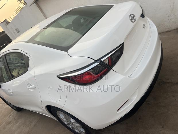 Toyota Yaris iA 1.5 FWD 2018 White photo 3