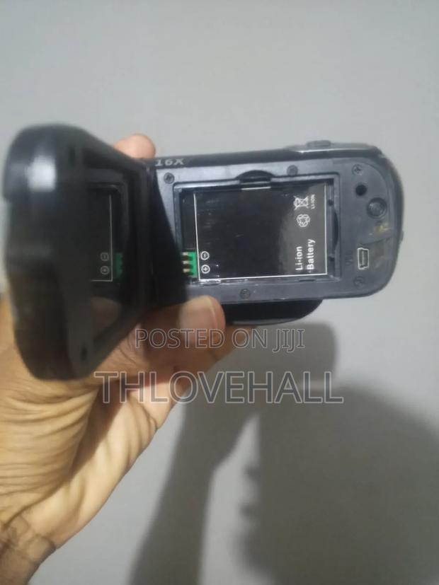 Distress Sale: Hd Video / Digital Camcorder/Camera For All Occasions photo 2