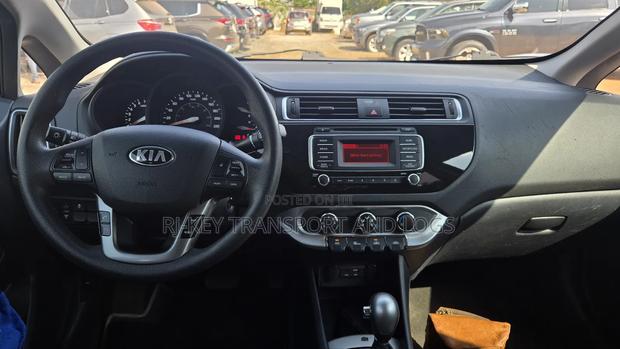 Kia Rio LX 4dr Sedan (1.6L 4cyl 6M) 2016 Gray photo 2
