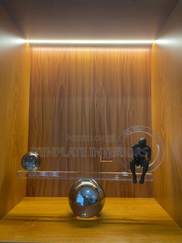 Creative Thinking Man On Balance (Glass Base) photo 2