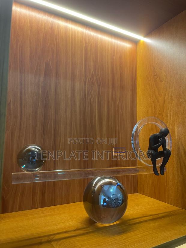 Creative Thinking Man On Balance (Glass Base) photo 3