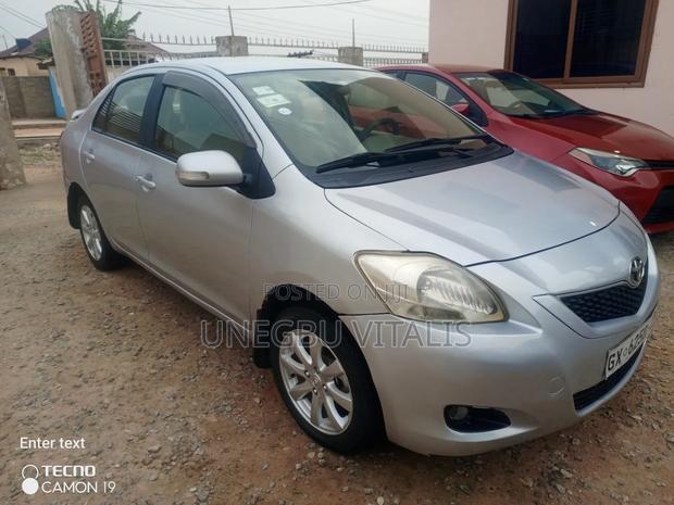 Toyota Belta 2010 Silver