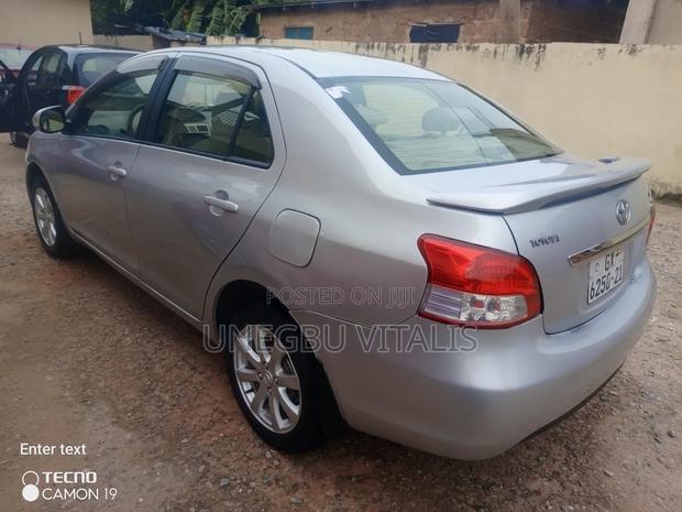 Toyota Belta 2010 Silver