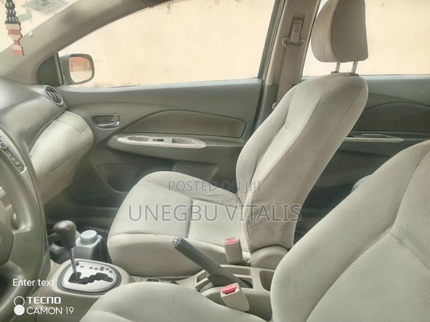 Toyota Belta 2010 Silver