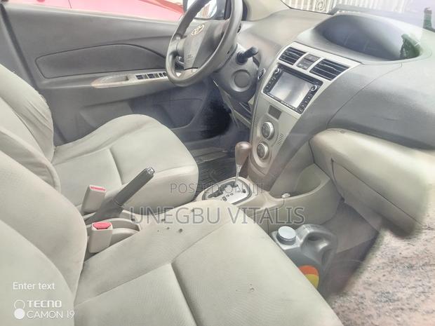 Toyota Belta 2010 Silver