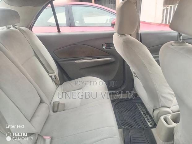 Toyota Belta 2010 Silver