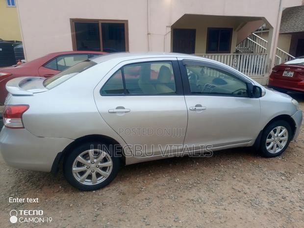 Toyota Belta 2010 Silver