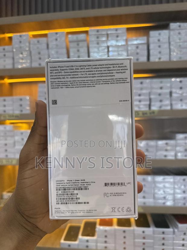 New Apple iPhone 11 64 GB Green · Photo 4