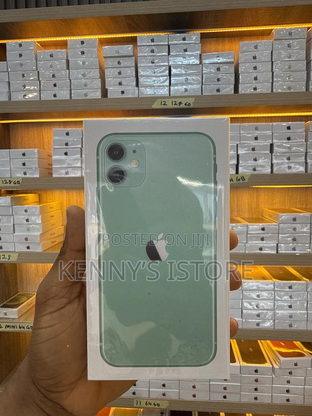 New Apple iPhone 11 64 GB Green · Photo 3