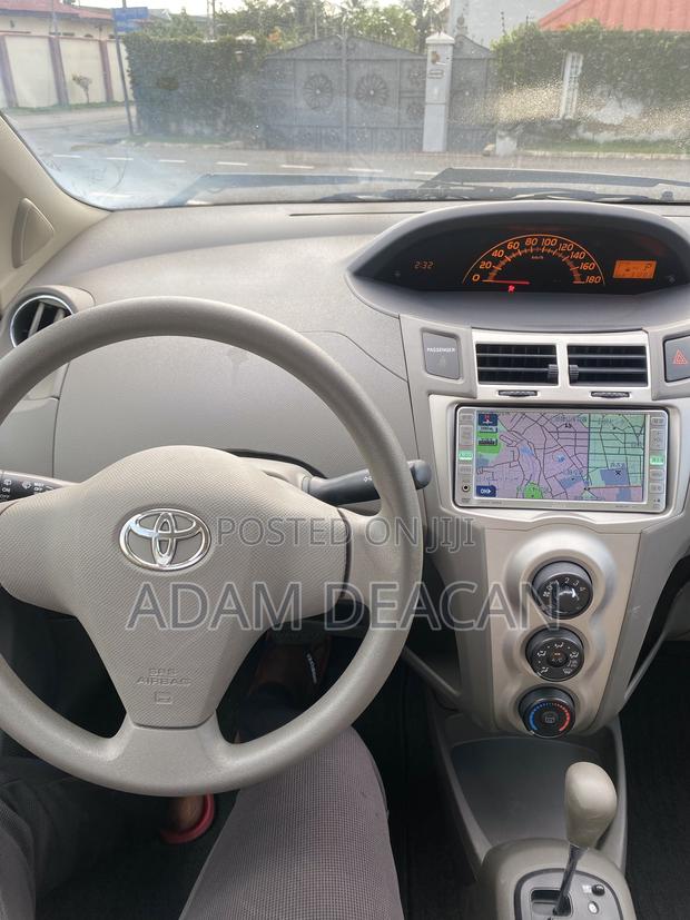 Toyota Vitz 2010 Brown