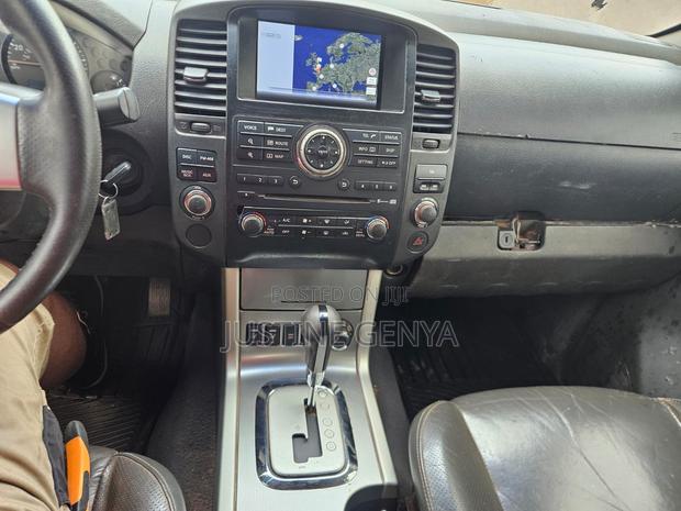 Nissan Navara 2015 Gray photo 4