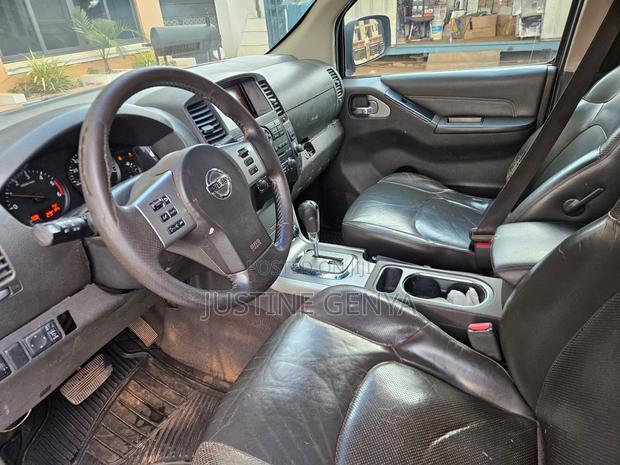 Nissan Navara 2015 Gray photo 5